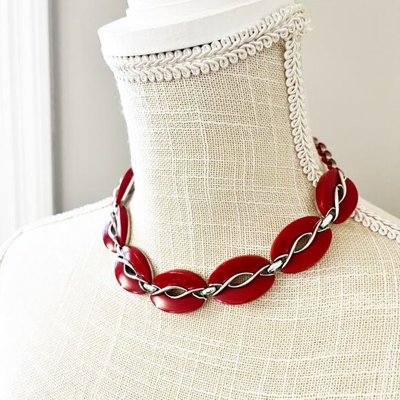 Lisner Vintage Red Thermoset Necklace and Clip Earring Set - Picture 5 of 8